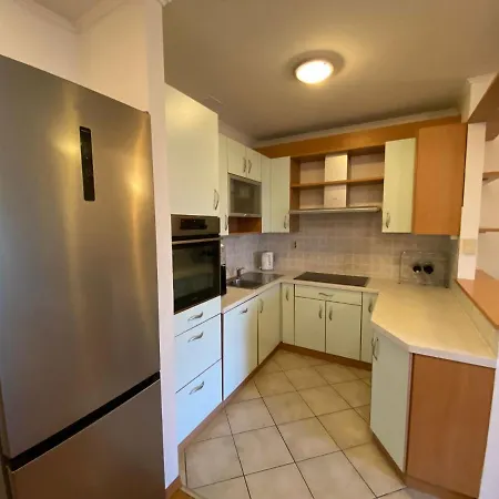 Loni Apartment Split