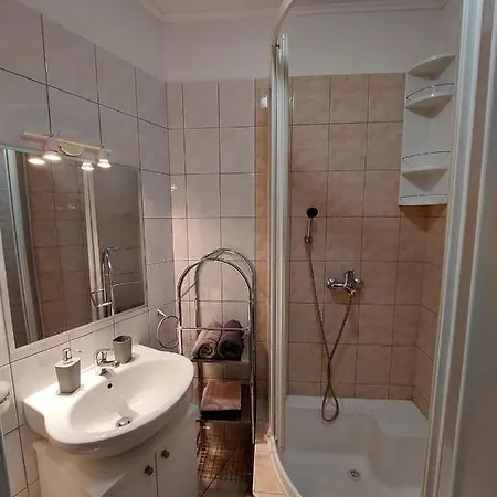 Loni Apartment Split