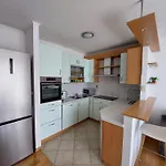 Loni Split