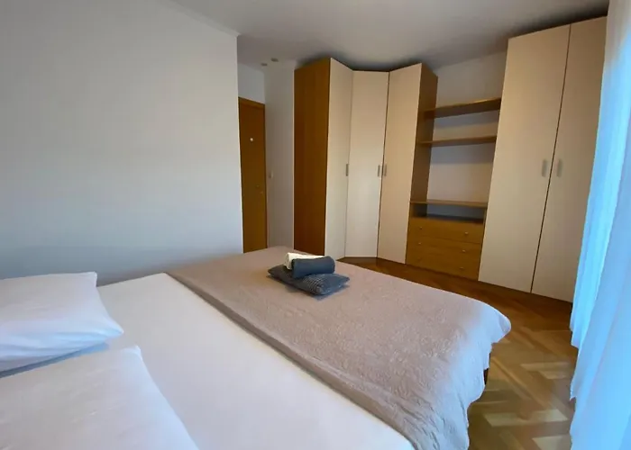 Apartament Loni